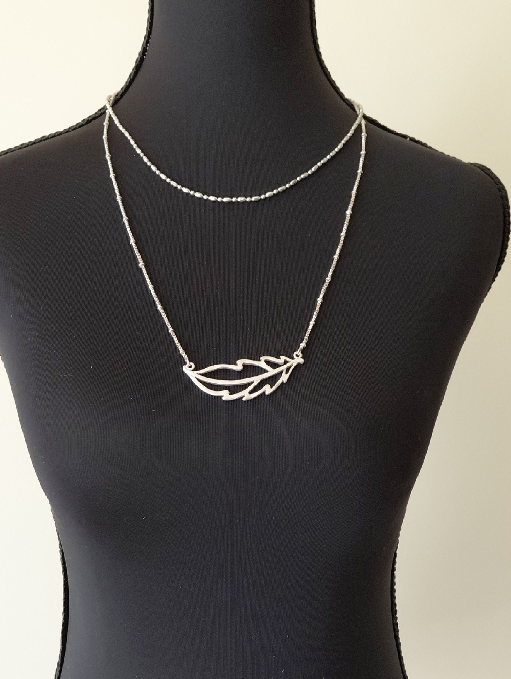 Delicate Silver Leaf Pendant Necklace - Women Jewelry